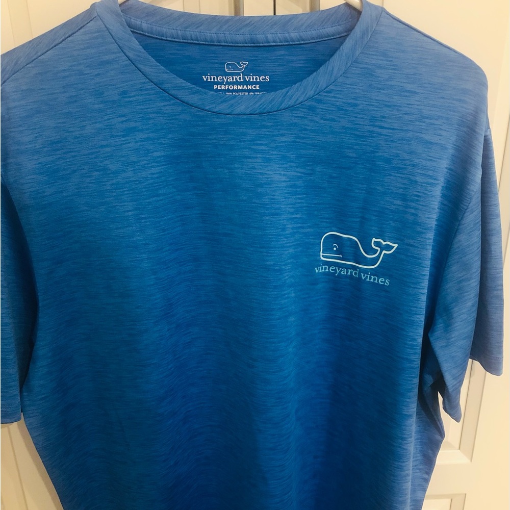 Vineyard Vines shirt size M blue for the summer made in Polyester and Spandex